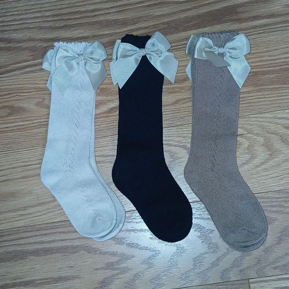Girls   3 pk knee high socks with bow accent on side Sz M ( shoe sz  4-8.5) NEW